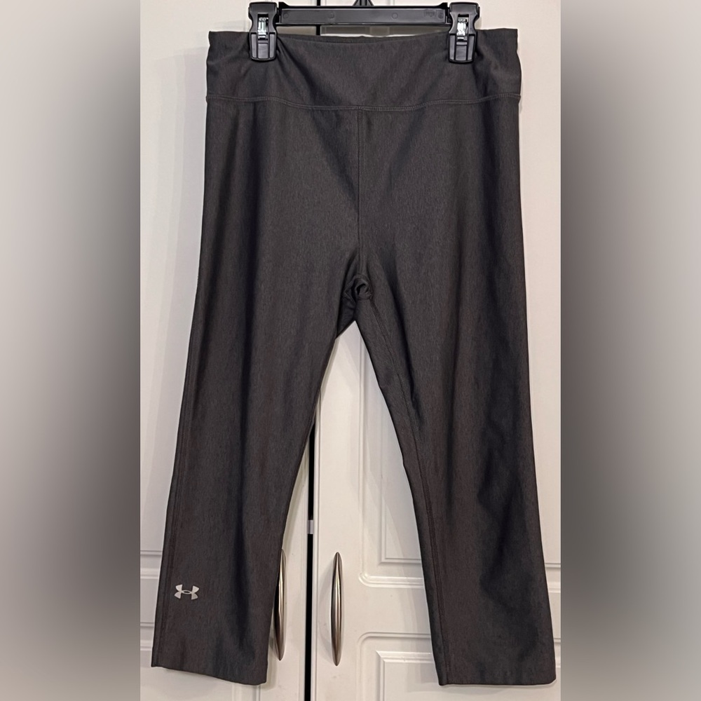 Under Armour Women’s Compression Heat Gear Capri Leggings, Gray - Size Medium